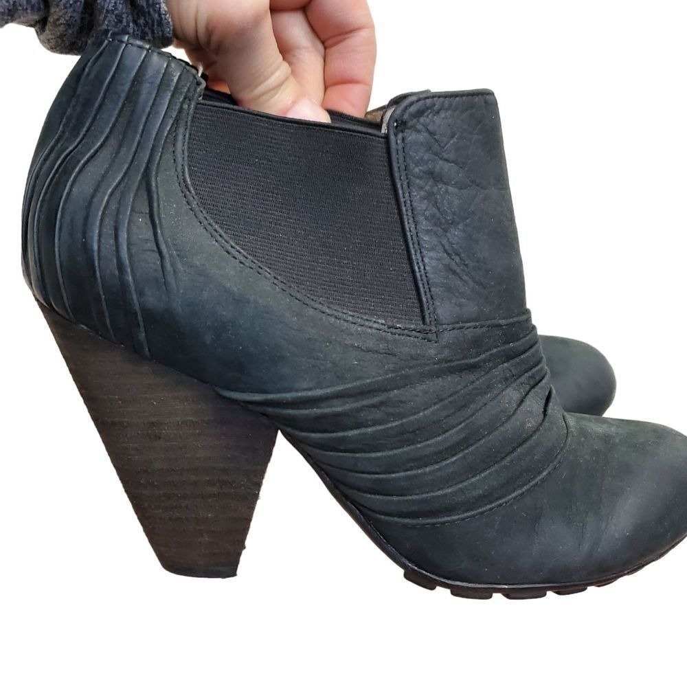Vince Camuto Bronco pleated Leather Booties Size 8/38 Black Chunky Heel Boots